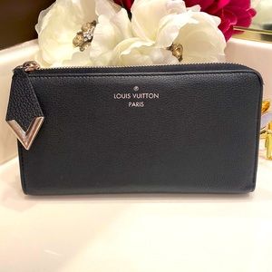 ❌SOLD❌Louis Vuitton Black Portofeuil Unisex Comete Zippy Wallet silver hardware